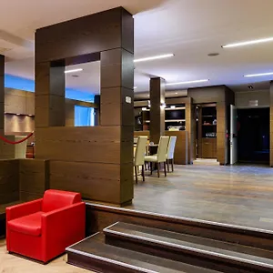 https://hotel-villa-delle-rose-oleggio.italymilanhotels.net